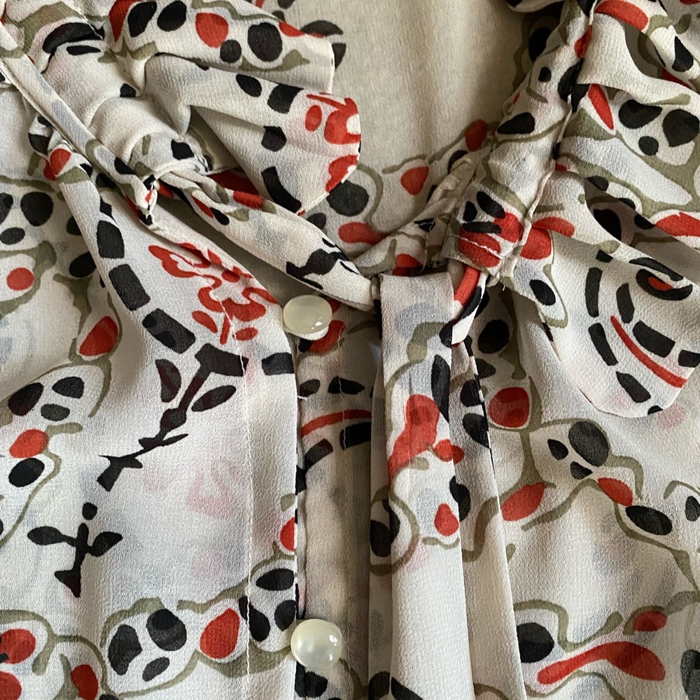 Sleeveless blouse with ivory, brown, orange